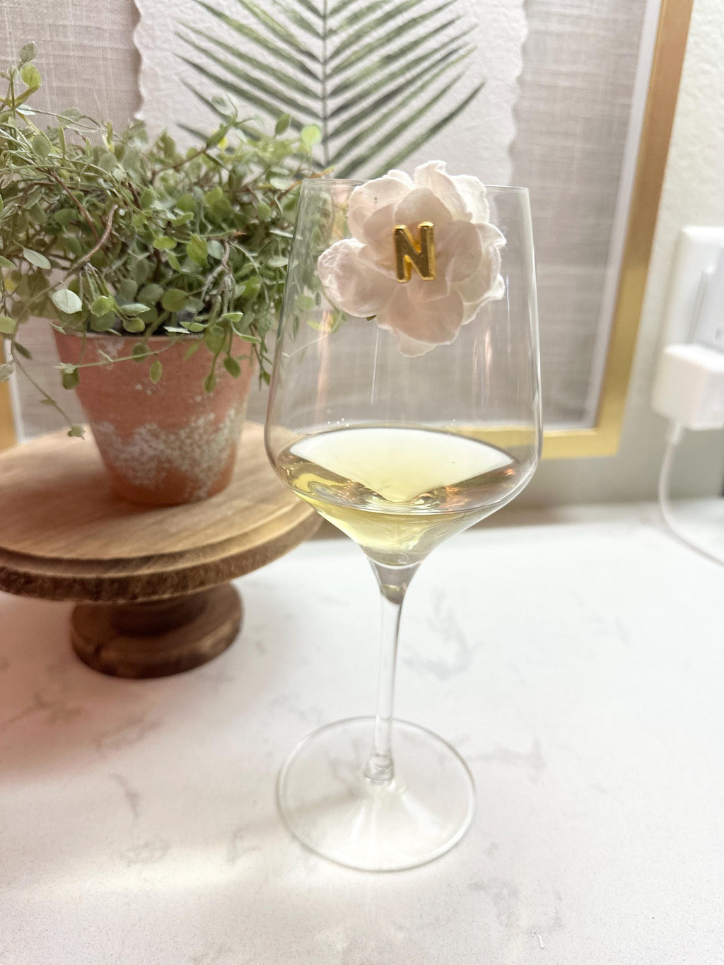 Personalized Floral Wine Charms – Custom Initial Bridesmaid Gift & Wedding Favor