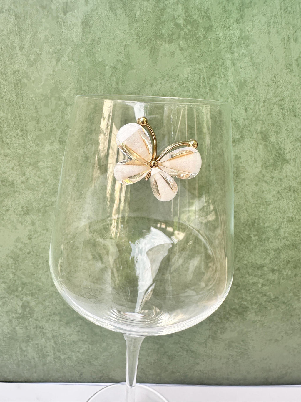 Floral Magnetic Wine Charms, Sparkling Drink Markers, Wedding Favors, Hostess Gift, Set of 6