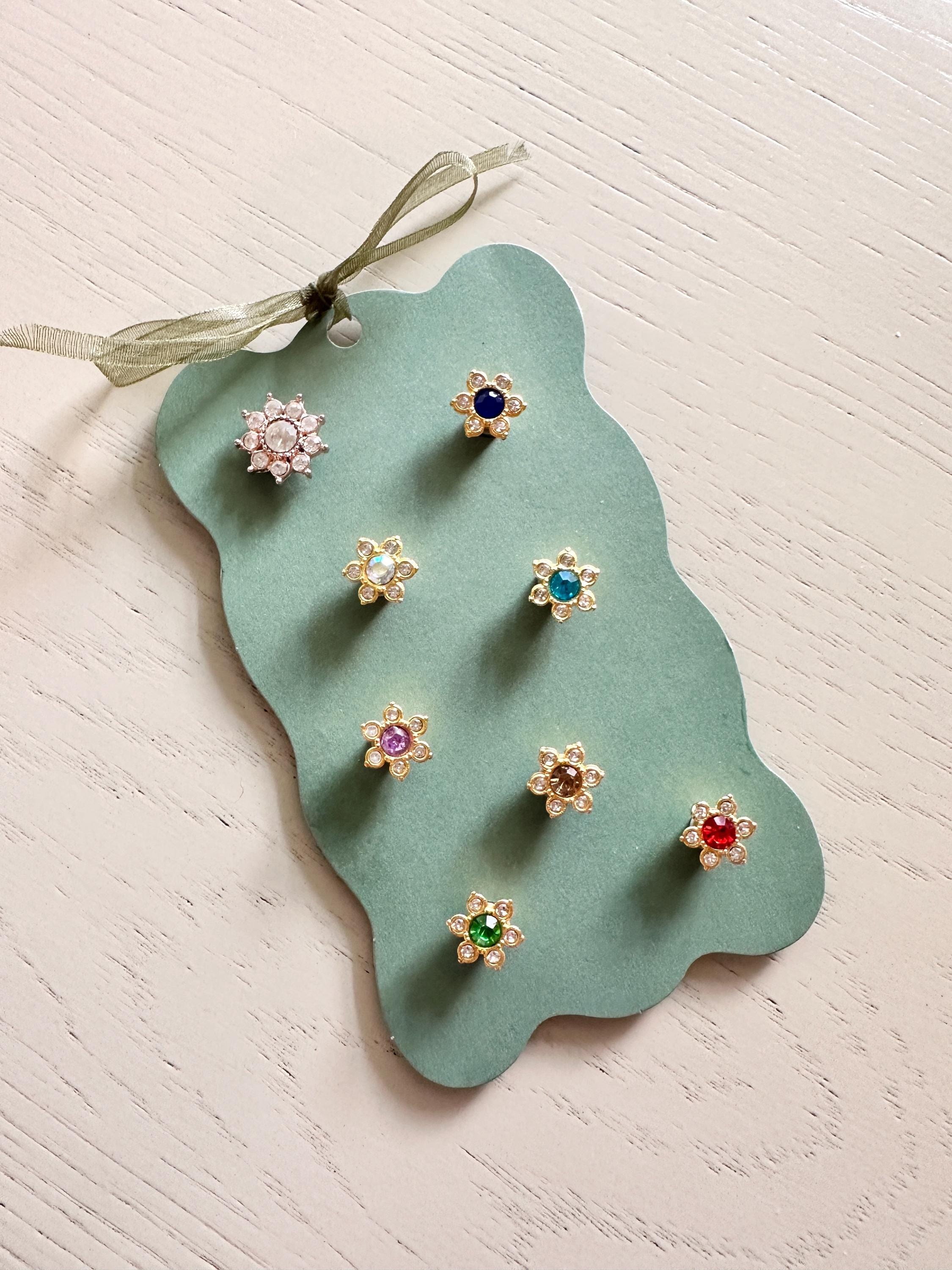 Floral Rhinestone Magnetic Wine Charms: Crystal Glass Drink Markers (Set of 8)